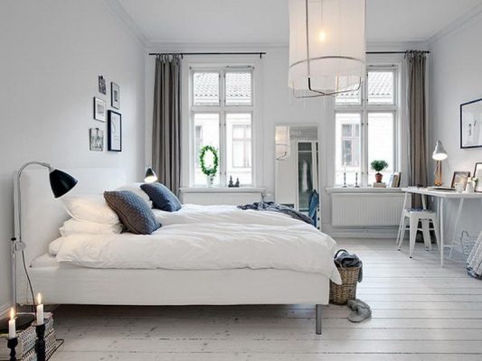 Nội thất phòng ngủ hiện đại chung cư Hausman Đại Mỗ với tông màu trắng, giường lớn, sàn gỗ trắng và cửa sổ lớn