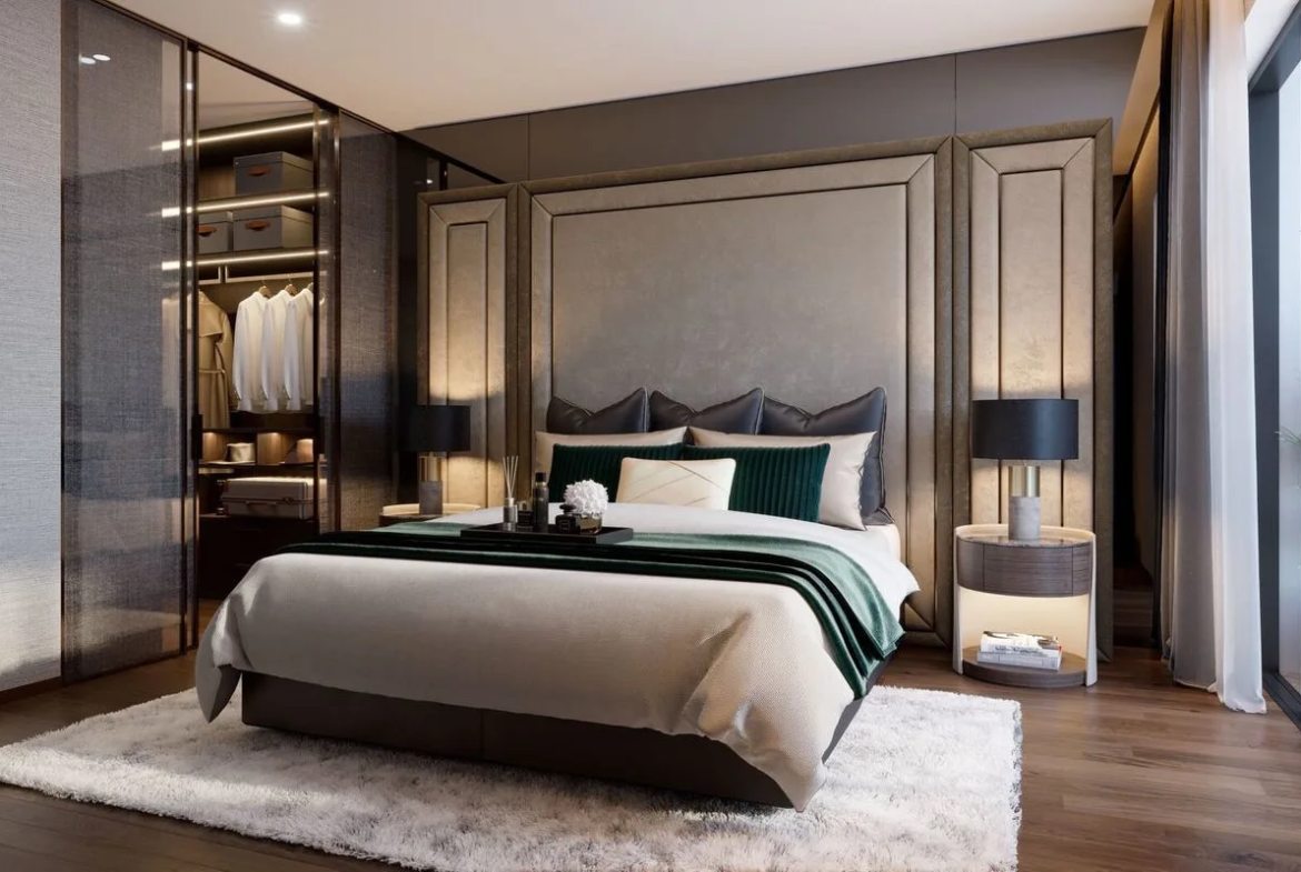 Phòng ngủ master căn hộ mẫu An Bình Homeland rộng rãi, cửa kính lớn, view thành phố panorama.