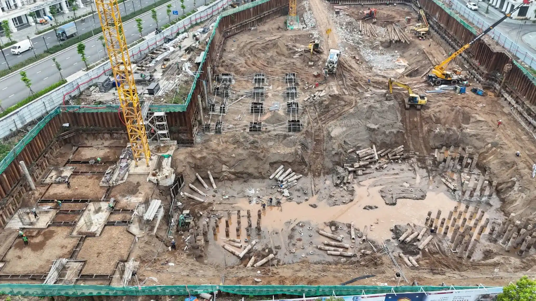 Tiến độ Hausman FLC mới nhất (10/2025): công trường, giấy phép 16 Hoạt động đào móng và thi công cọc nhồi tại công trường Hausman FLC, cho thấy sự chuẩn bị kỹ lưỡng cho phần thân dự án. Thông tin pháp lý Kygoibatdongsan 0838919648.