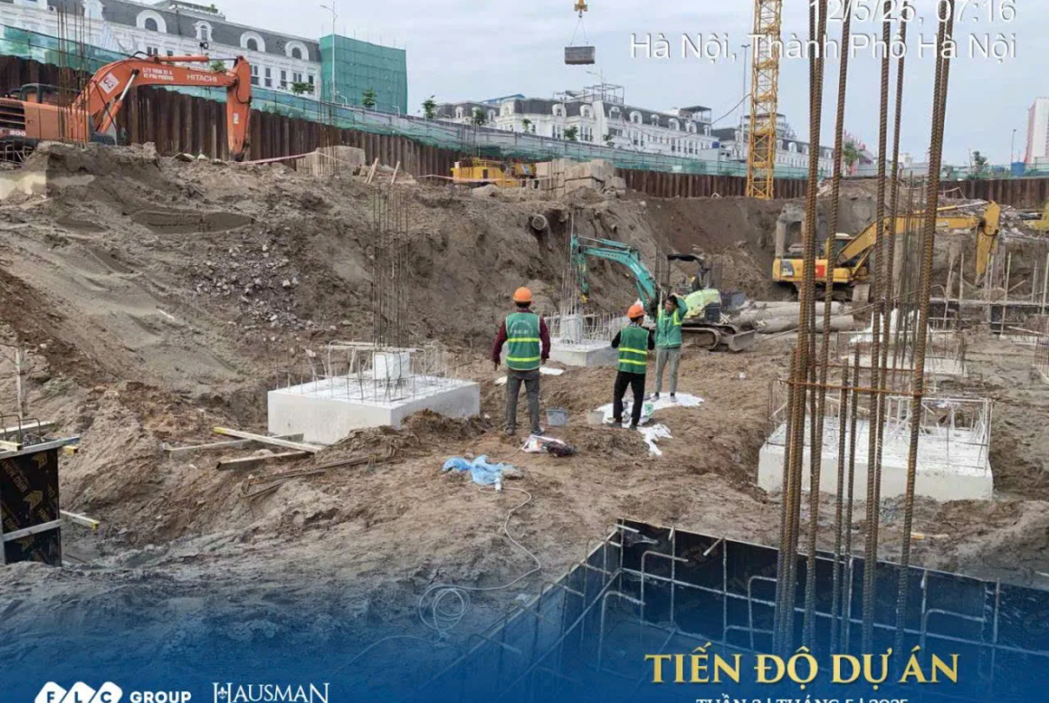 Hình ảnh flycam công trường Hausman FLC với hoạt động đào móng và cọc nhồi, thể hiện rõ tiến độ dự án. Kygoibatdongsan 0838919648.