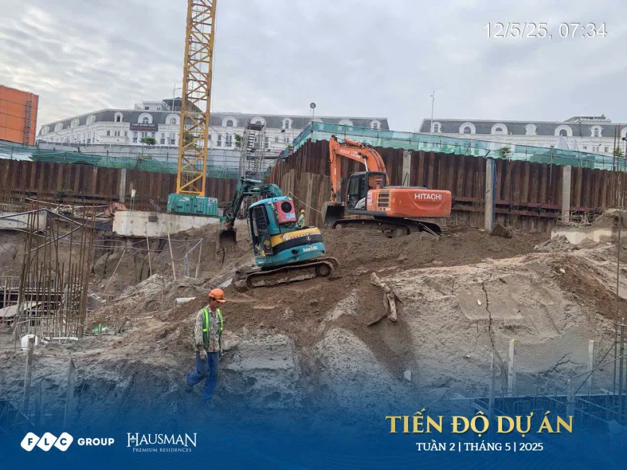 Tiến độ Hausman FLC mới nhất (10/2025): công trường, giấy phép 8 Máy xúc đang san lấp mặt bằng tại công trường Hausman FLC tháng 5/2025, chuẩn bị cho các giai đoạn tiếp theo. Kygoibatdongsan 0838919648.