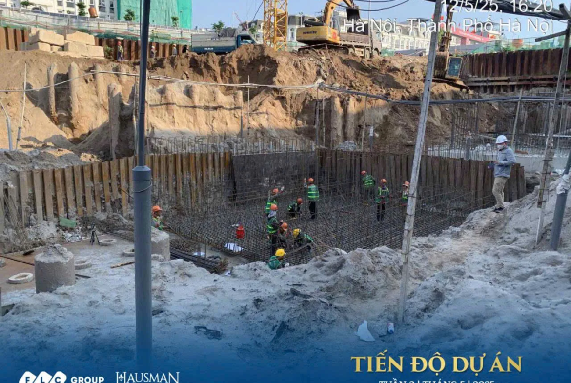 Công nhân Hausman FLC đang thi công cốt thép sàn hầm tháng 6/2025, minh chứng cho tiến độ xây dựng. Kygoibatdongsan 0838919648.