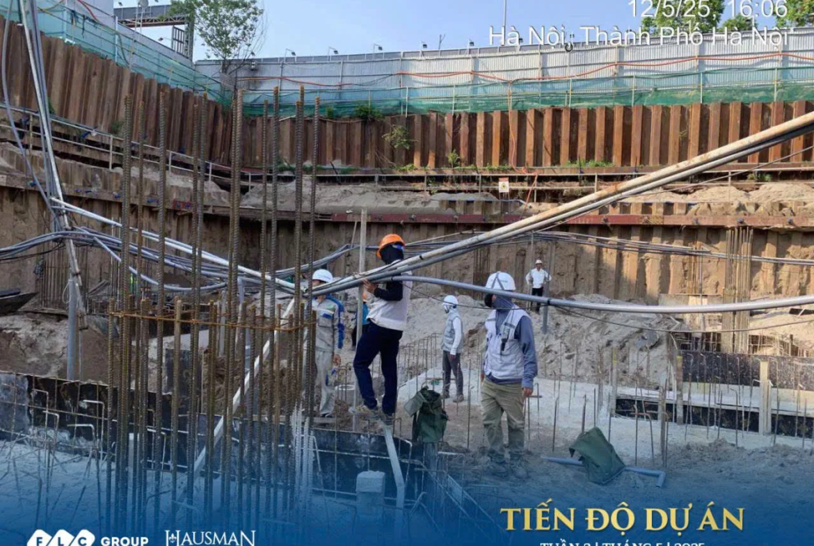 Toàn cảnh công trường Hausman FLC với vật liệu và thiết bị xây dựng, cho thấy hoạt động diễn ra sôi nổi. Tư vấn đầu tư Kygoibatdongsan 0838919648