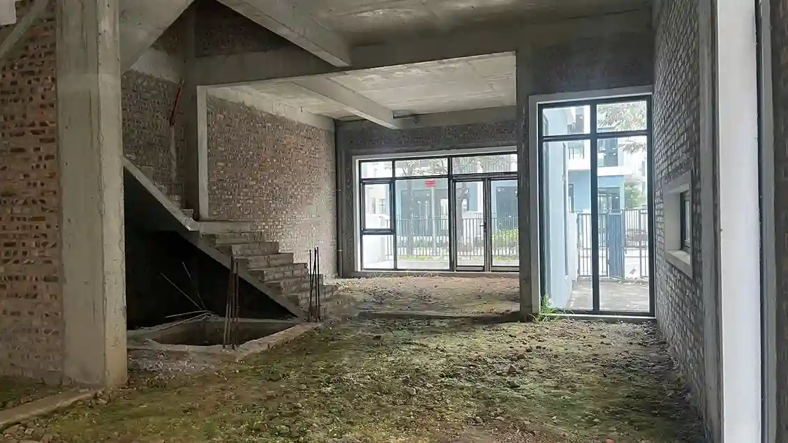 Không gian tầng 1 bàn giao thô biệt thự An Quý Villa